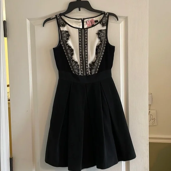green emerald velvet dress White House Black Market Yellow Geometric Lace Overlay Fit & Flare Dre –  theuntamedthread.com main image 1